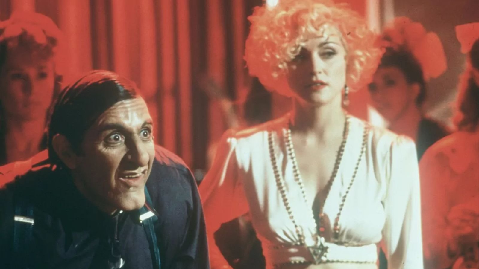 Al Pacino e Madonna in una scena