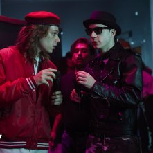 Hanno ucciso l'Uomo Ragno - La vera storia degli 883: Oscar Giuggioli ed Elia Nuzzolo in una scena