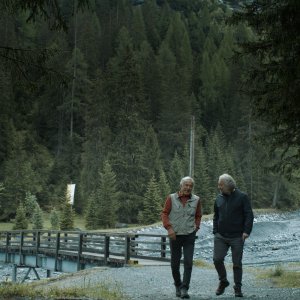 La valanga azzurra: Gustavo Theoni e Giovanni Veronesi in una scena