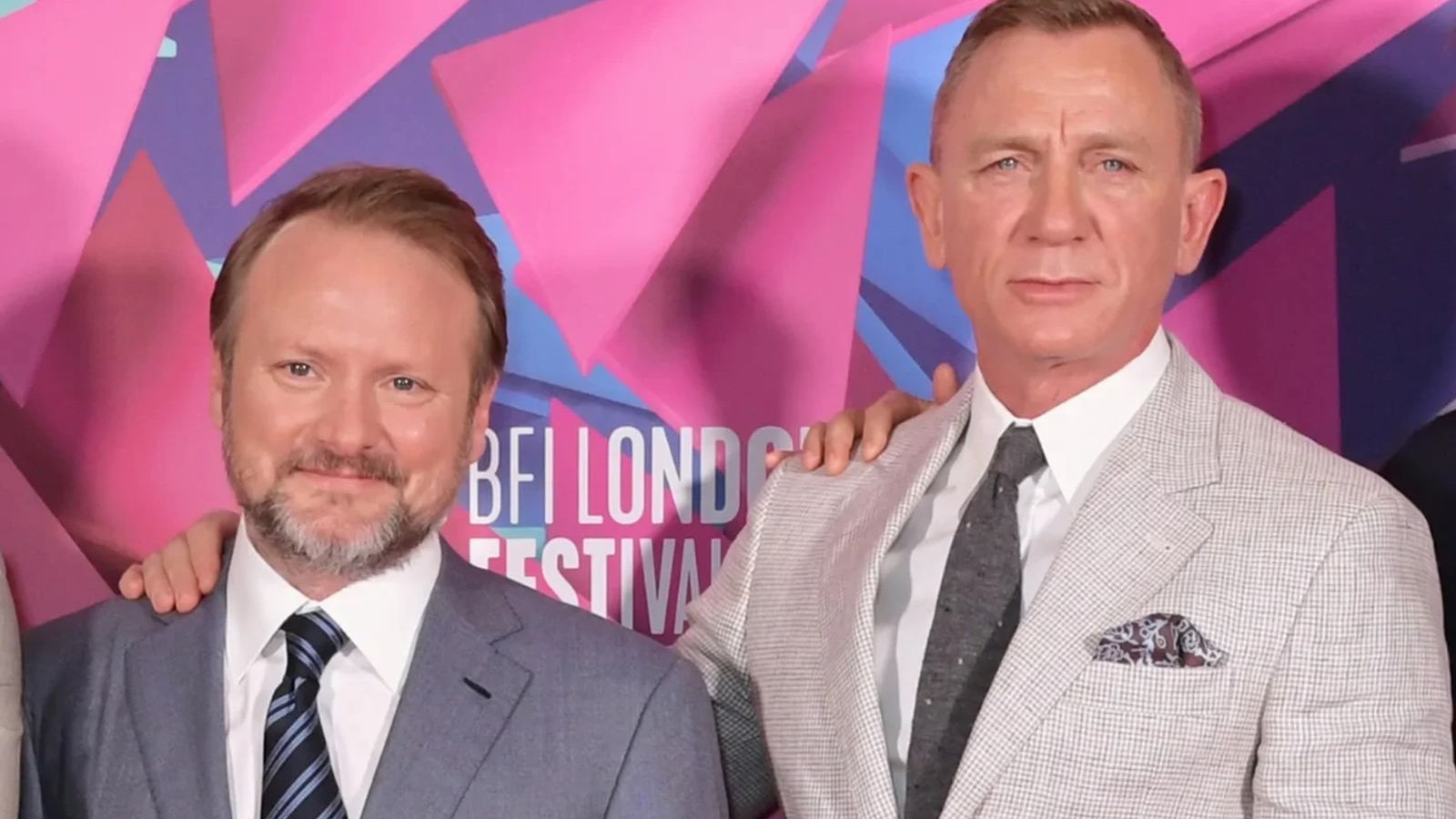 Il regista Rian Johnson con la star Daniel Craig