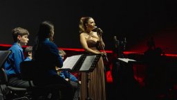 Il treno dei bambini - L'esibizione di Serena Rossi