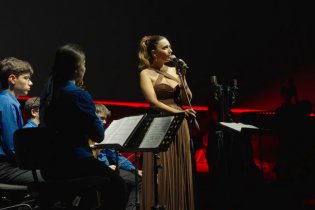 Il treno dei bambini - L'esibizione di Serena Rossi