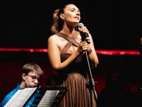 Il treno dei bambini: Serena Rossi in un'emozionante esibizione apre la première