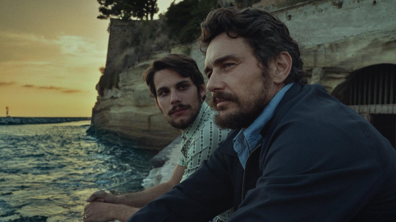 James Franco e il figlio cinematografico Francesco Di Napoli al mare