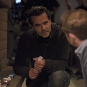 Sharp Corner: Jason Buxton sul set del film