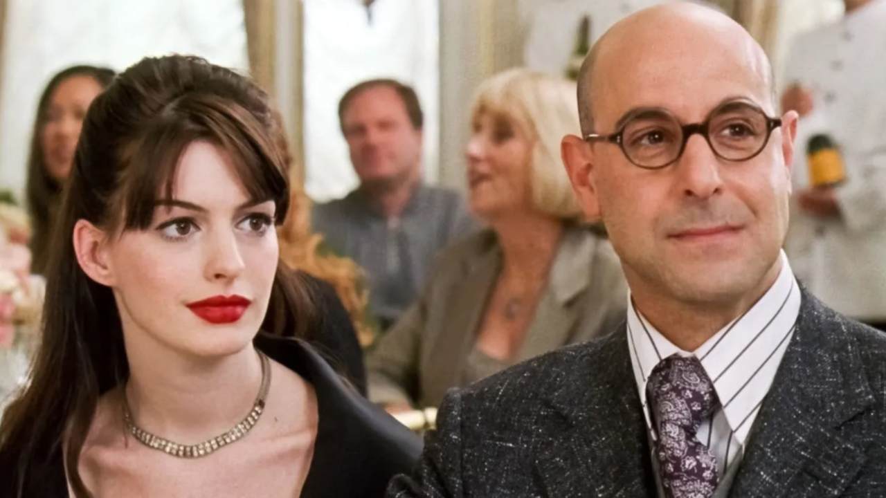 Stanley Tucci e Anne Hathaway in una scena di Il diavolo veste Prada