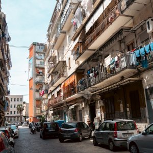 Il Re di Napoli - Storia e Leggenda di Mario Merola: una foto delle strade di Napoli
