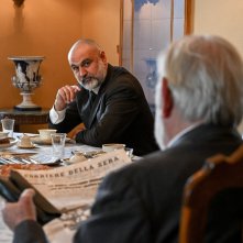 L'isola degi idealisti: Mimmo Borrelli e Renato Carpentieri in una scena