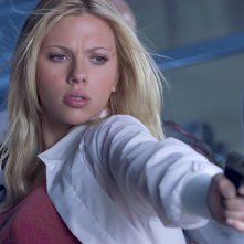 Scarlett Johannsson in una scena d'azione di The Island