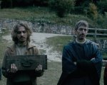 Squali: una clip esclusiva del film di Alberto Rizzi, al cinema dal 12 novembre