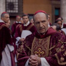 Conclave: Ralph Fiennes in una foto del film