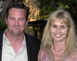 Matthew Perry: la madre parla delle settimane che hanno preceduto la morte dell'attore