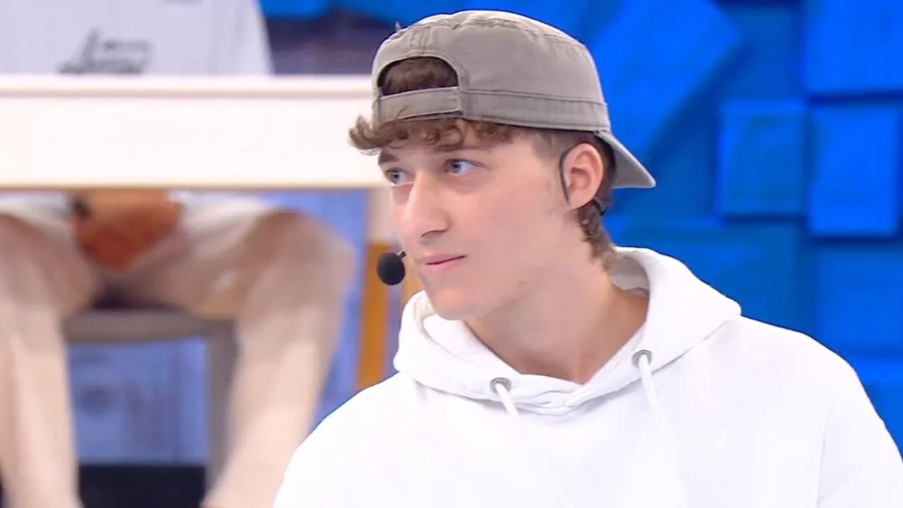 Vybes durante un’esibizione ad Amici