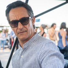 Peppino Mazzotta è Massimo Caruso