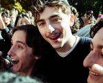 Timothée Chalamet compare a sorpresa al concorso per i suoi sosia, ecco i video!