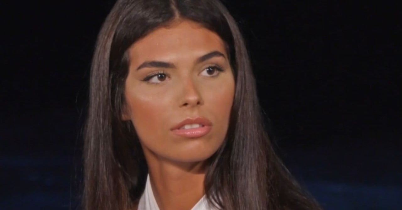 Federica in una scena dal programma di Temptation Island