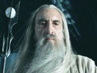 Christopher Lee sarà ancora Saruman ne Il Signore degli Anelli: La Guerra dei Rohirrim, ecco come