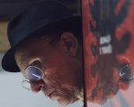Il complotto di Tirana, la recensione: un documentario geniale per raccontare una truffa geniale