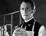 Peter Cushing torna in vita grazie all'Intelligenza Artificiale per un documentario su Hammer Films