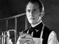 Peter Cushing torna in vita grazie all'Intelligenza Artificiale per un documentario su Hammer Films