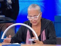 'Vuoi dire che sono disonesta?': continua lo scontro ad Amici 24 tra la Celentano ed Emanuel Lo