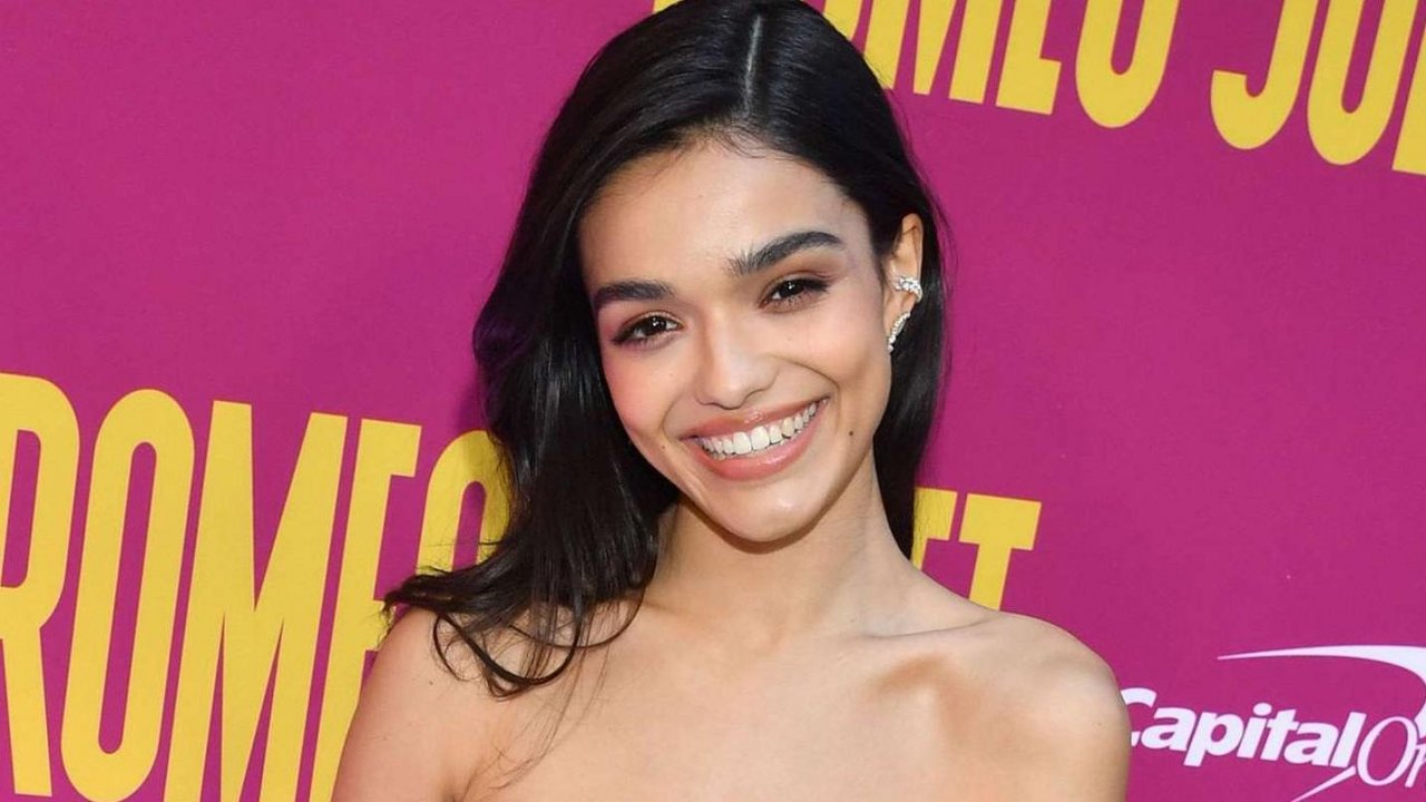 Un primo piano di Rachel Zegler