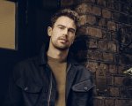 Theo James protagonista di The Hole di Kim Jee-woon