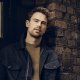 Theo James protagonista di The Hole di Kim Jee-woon