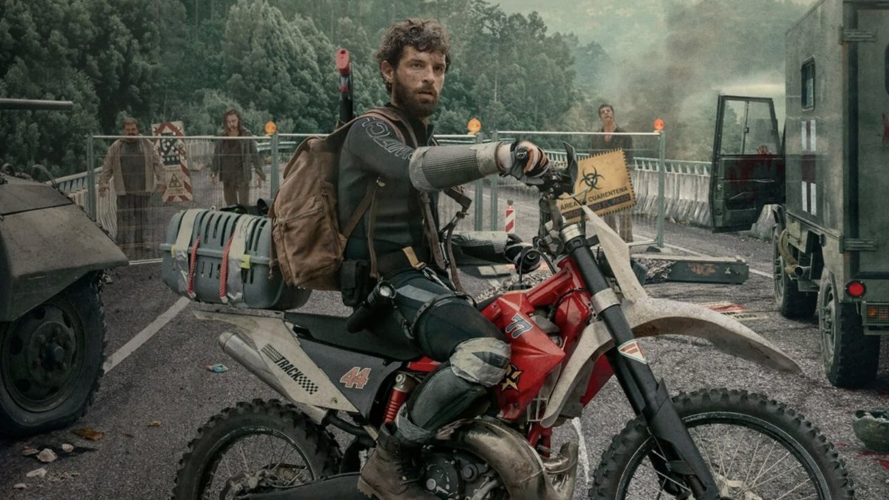 Apocalisse Z - L'inizio della fine, il protagonista in moto