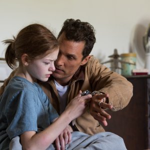 Interstellar: Matthew McConaughey con Mackenzie Foy in una sequenza