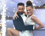 Bianca Guaccero e Giovanni Pernice: arriva il bacio fuori dalla pista di Ballando con le stelle
