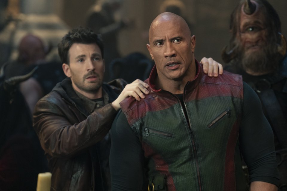 Uno Rosso Chris Evans Dwayne Johnson Scena Film