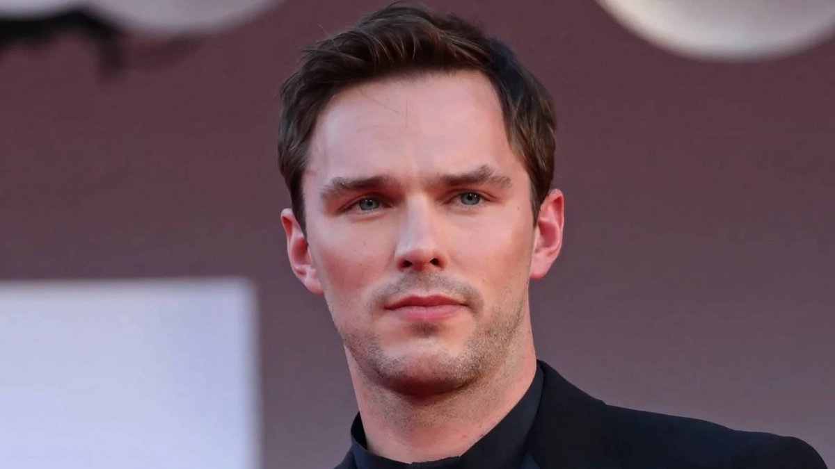 The Batman: Nicholas Hoult ha perso per un soffio il ruolo di Bruce Wayne contro Robert Pattinson