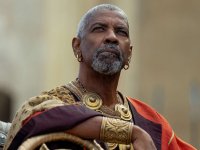 Il Gladiatore 2, Denzel Washington schernisce il suo personaggio: 'Andrebbe a letto col diavolo'