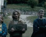 Squali, la recensione: se i Karamazov parlano veneto in un film (troppo) estetico