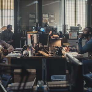 Alex Cross. Aldis Hodge e Isaiah Mustafa in una sequenza della serie.