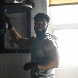 Alex Cross. Isaiah Mustafa in una scena della serie.