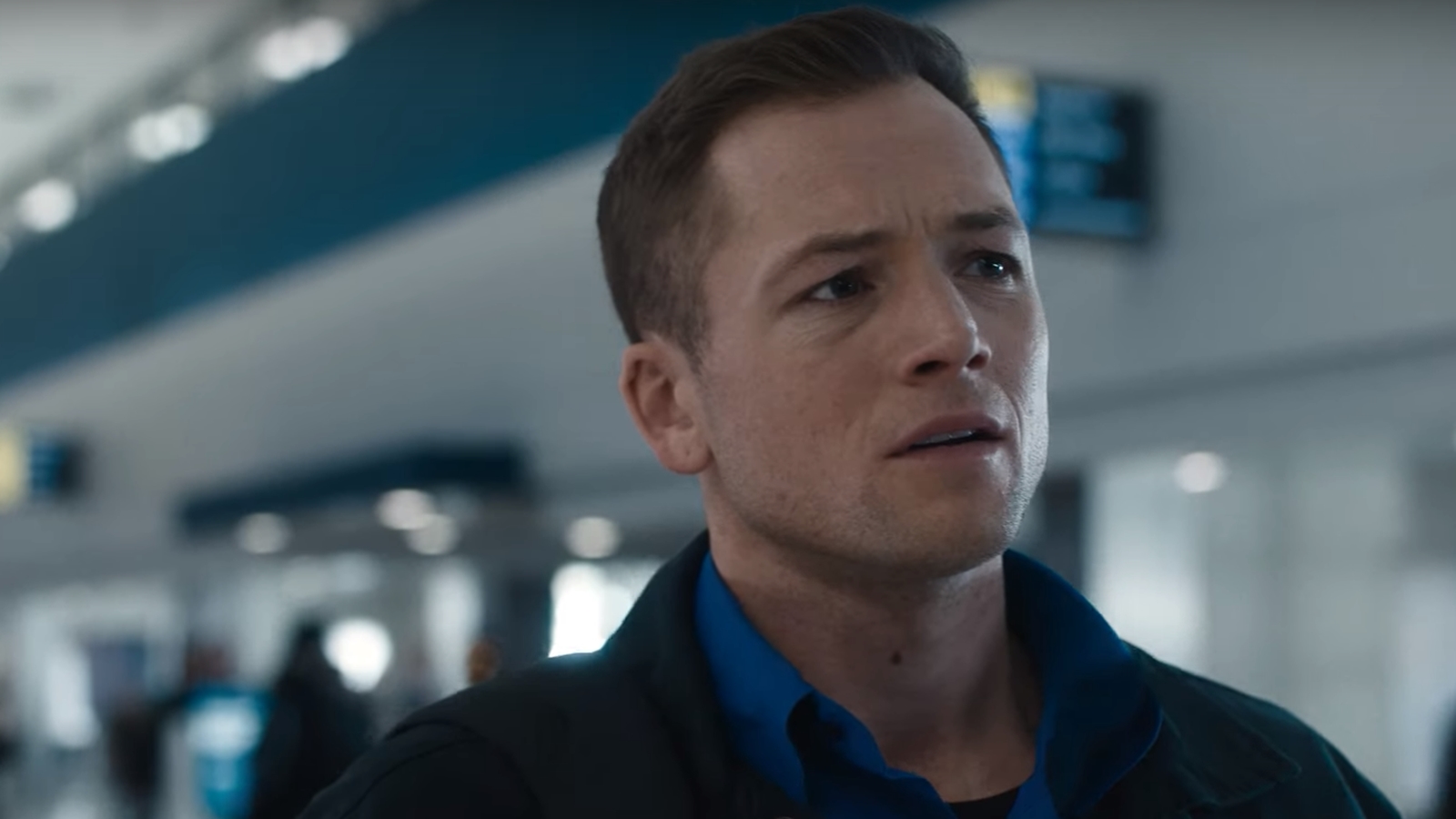 Taron Egerton nel film Carry-On