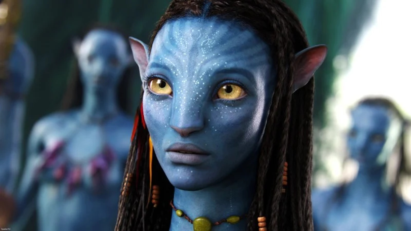 Zoe Saldana in una scena dall'universo di Avatar.