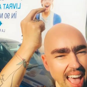 Do Not Expect Too Much from the End of the World: una sequenza del film