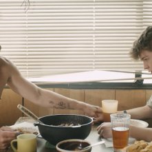 Il viaggio di Adam: David Duchovny e Oakes Fegley in una sequenza