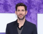 John Krasinski è l'uomo più sexy del 2024 per la rivista PEOPLE: la sua reazione da Colbert