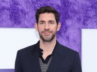 John Krasinski è l'uomo più sexy del 2024 per la rivista PEOPLE: la sua reazione da Colbert