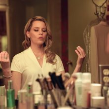 Skincare: Elizabeth Banks in una foto