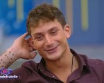 Tommaso torna al Grande Fratello e spiffera tutto: dalla vittoria di Trump alla forza di Luca Cavani