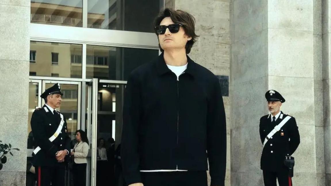 Angelo Duro con gli occhiali da sole