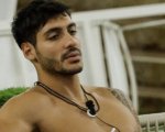 Javier Martinez del Grande Fratello su Helena Prestes: “Ci sto pensando”, lei replica 'Mi trovo bene con lui'