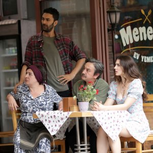 Love, Reason, Get Even. La famiglia protagonista della serie turca.