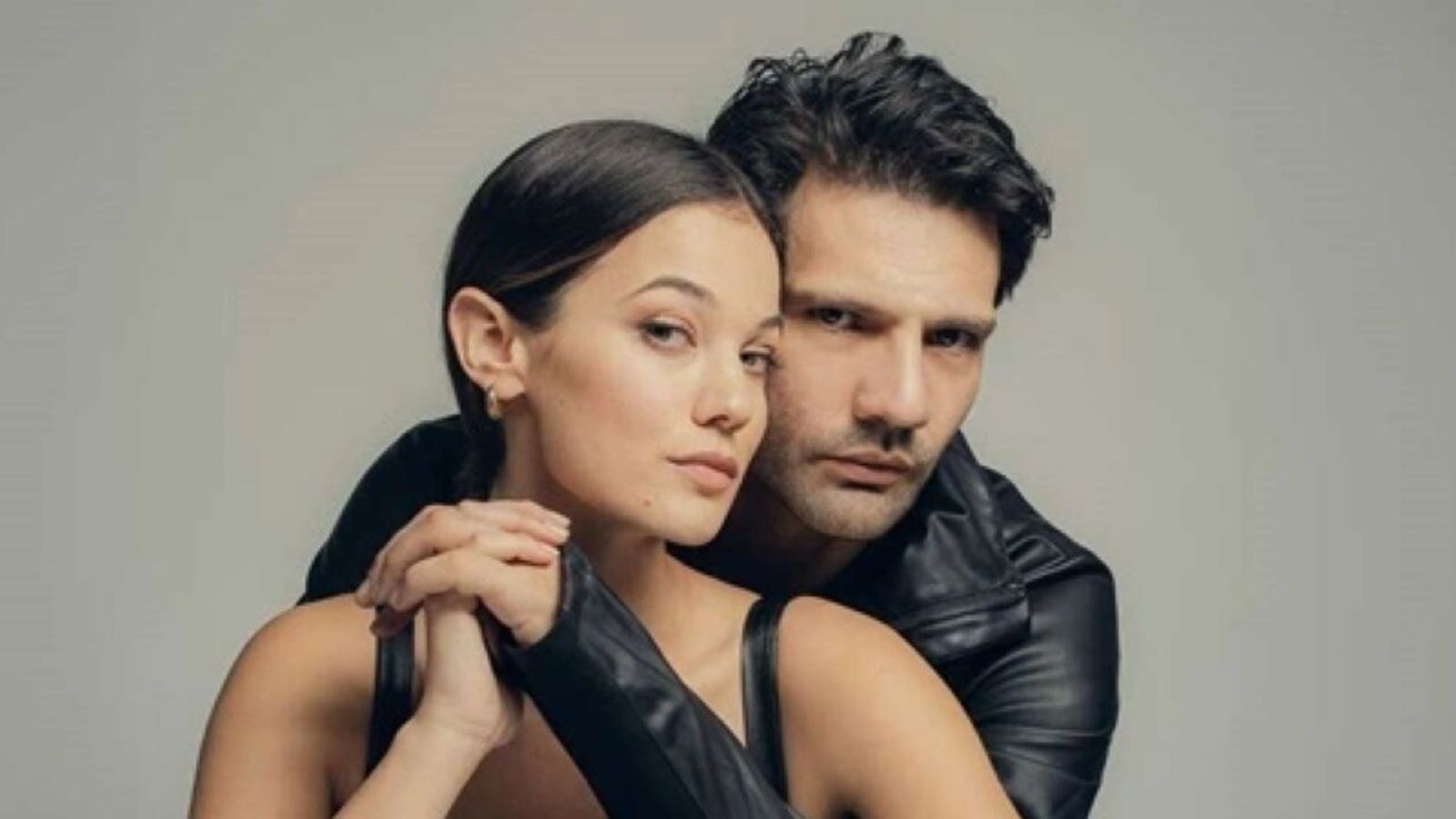 Una foto dei due protagonisti Pinar Deniz e KaanUrgancioglu