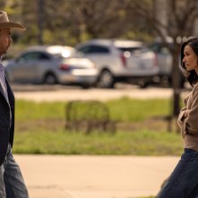 Landman. Billy Bob Thornton e Demi Moore in una scena della serie.